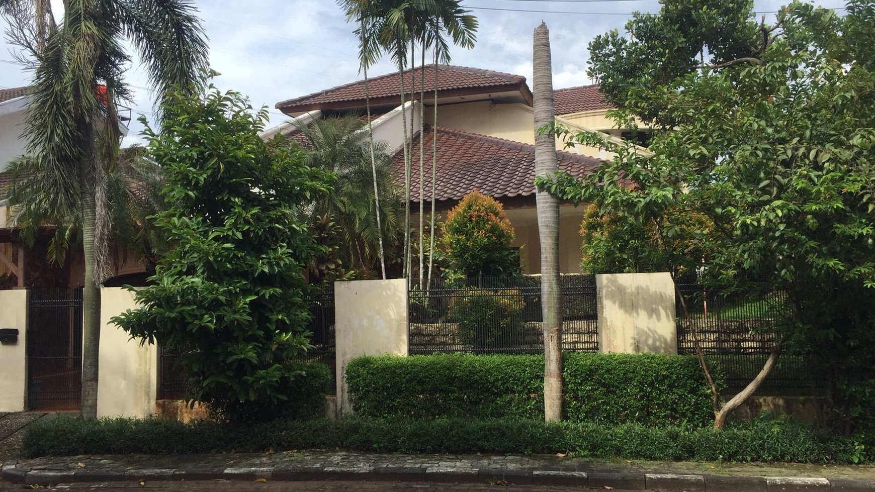 Rumah villa cinere mas murah luas terawat asri dan rapi jarang ada