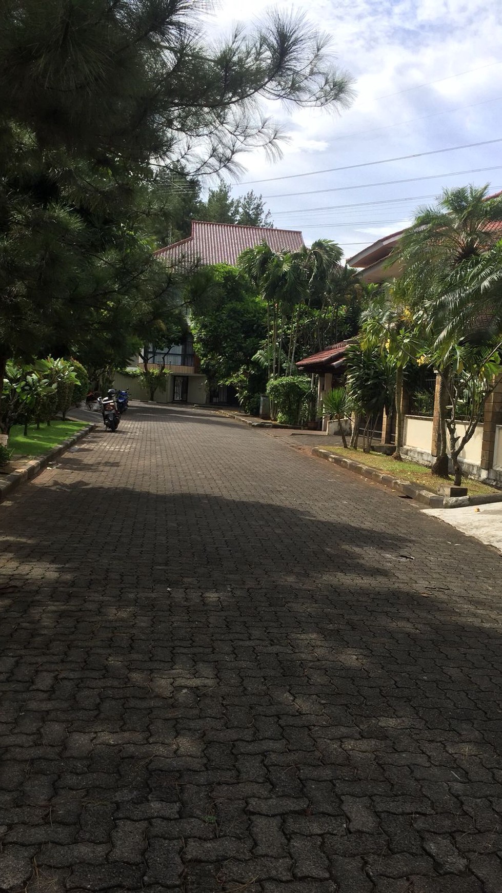 Rumah villa cinere mas murah luas terawat asri dan rapi jarang ada