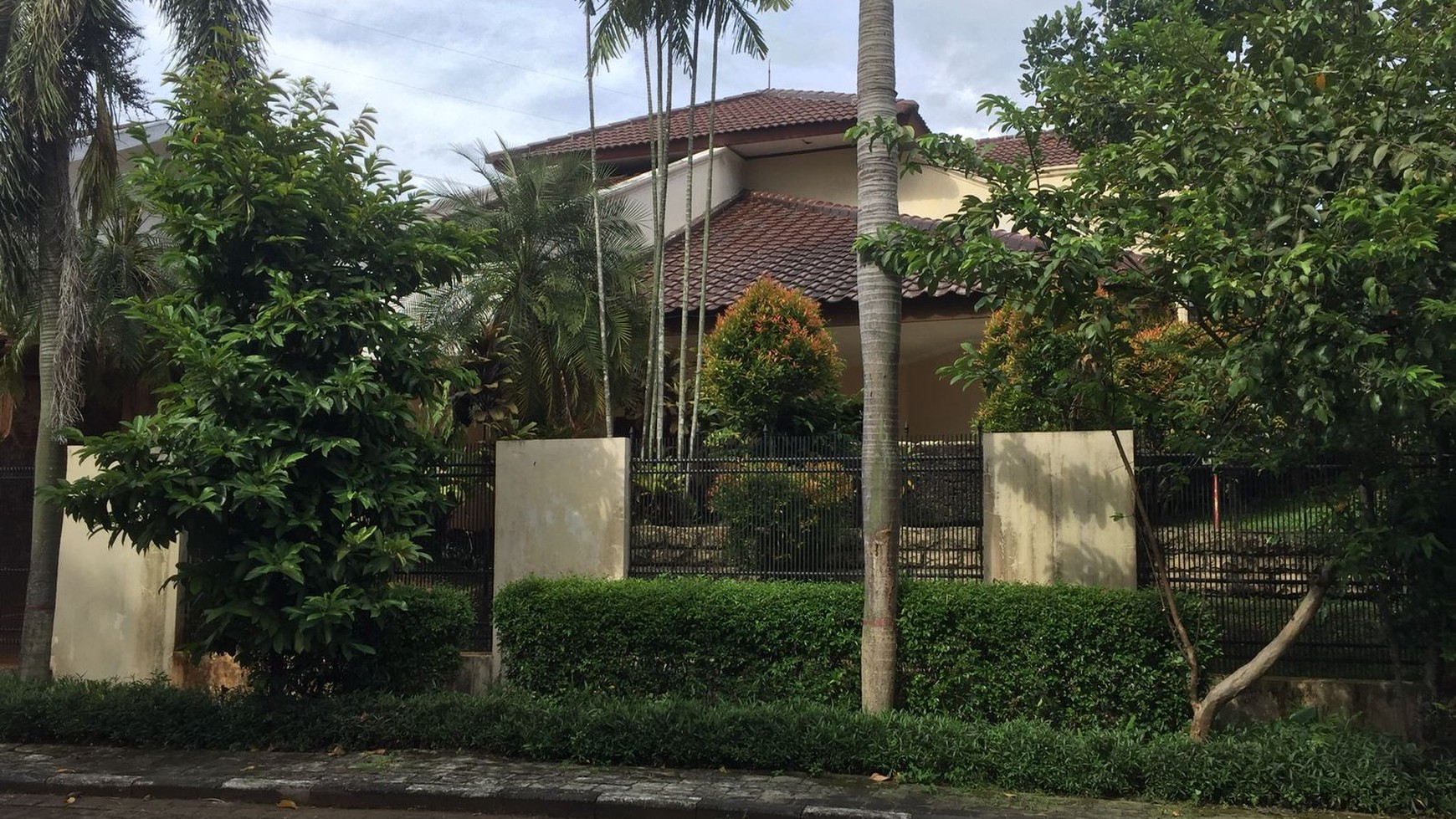 Rumah villa cinere mas murah luas terawat asri dan rapi jarang ada