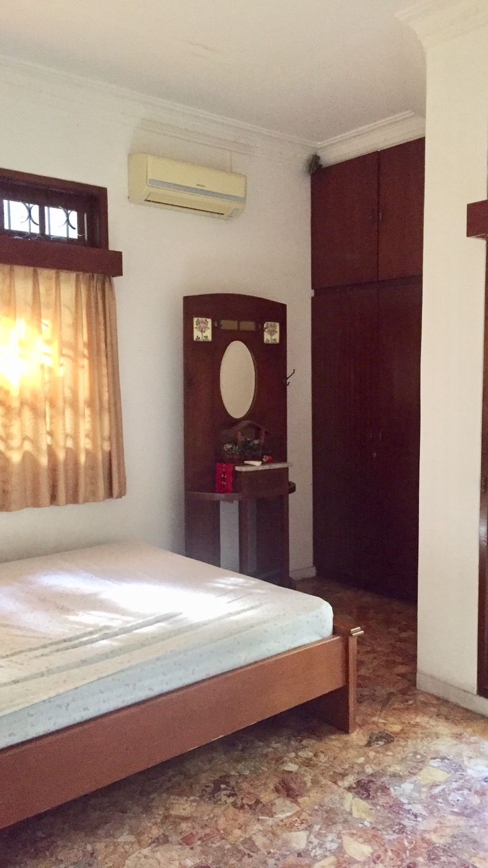 Rumah villa cinere mas murah luas terawat asri dan rapi jarang ada