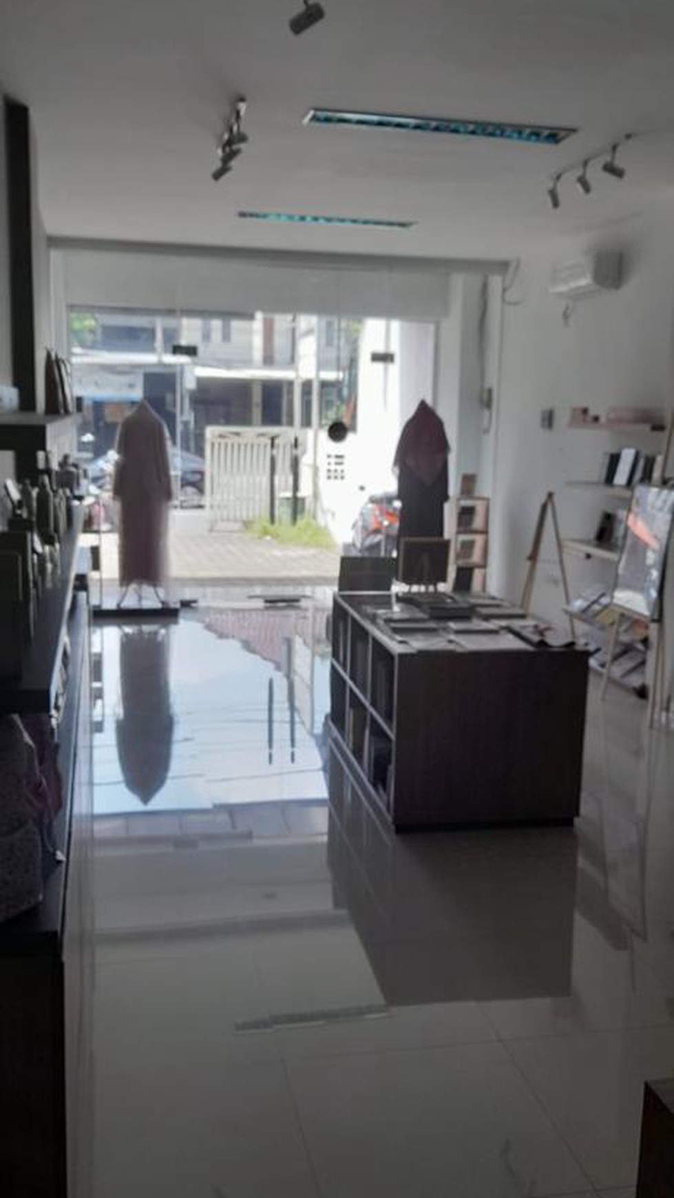 Ruko Siap Pakai 3Lantai Diarea Sangat Strategis Jl Utama Bintaro Jaya Sektor 3A