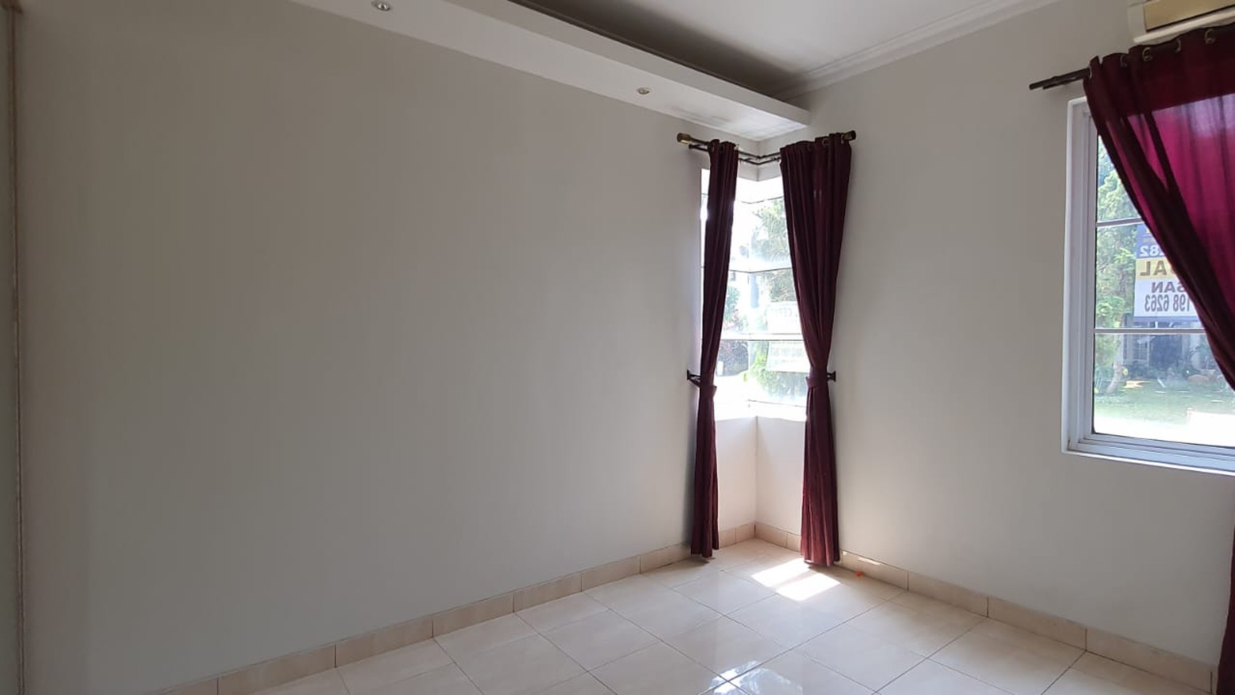 Rumah Luas Dua Lantai Semi Furnished di Kota Wisata