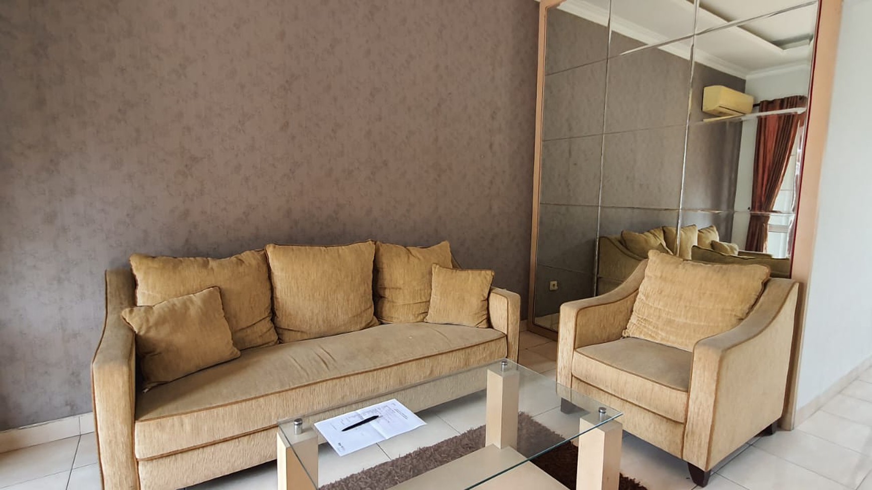 Rumah Luas Dua Lantai Semi Furnished di Kota Wisata