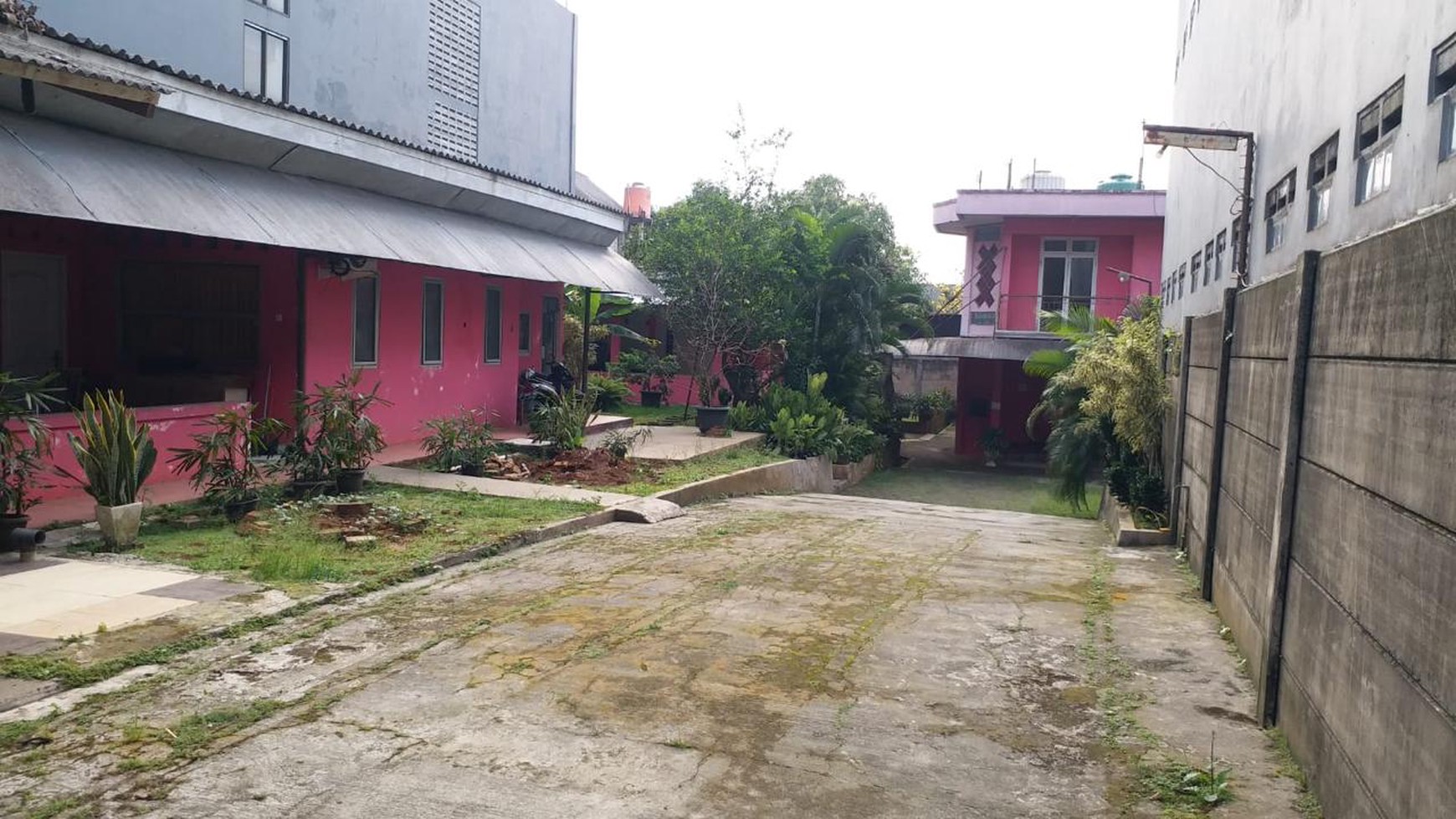 DIJUAL CEPAT - RUMAH HUNI DAN USAHA KOST AN