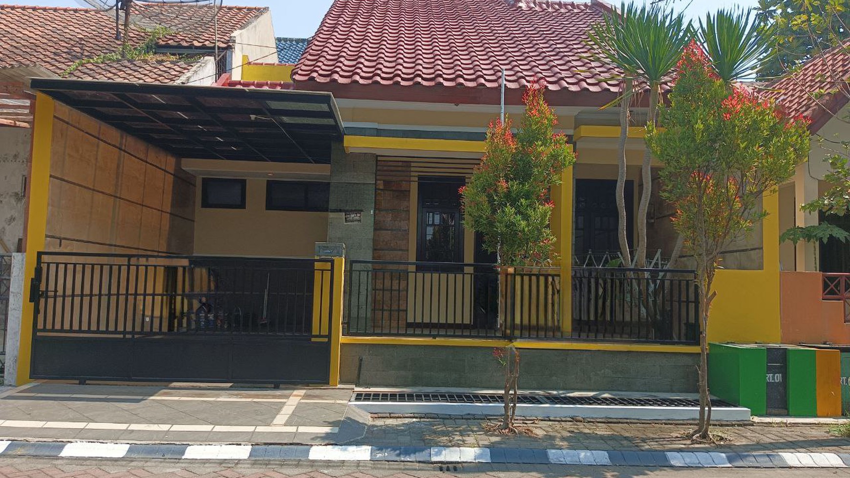 Disewakan Rumah Bagus Baru Renov Kinclong Daerah Wiyung