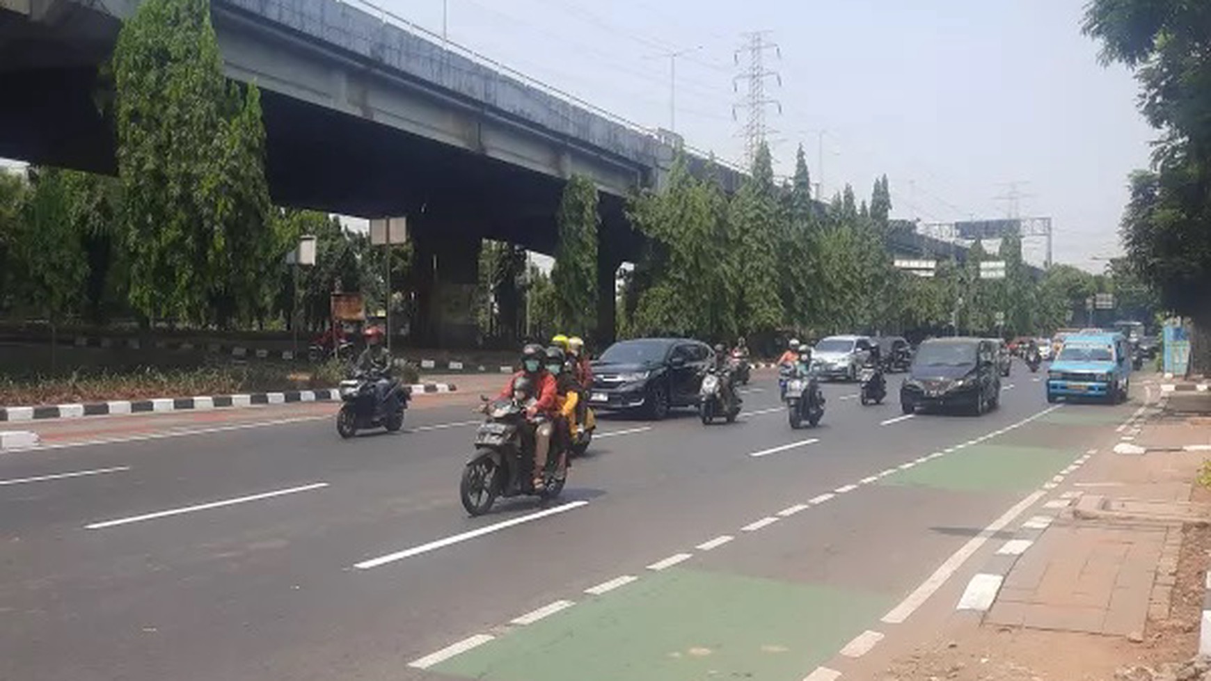 Tanah Komersil harga murah Jl DI Panjaitan Bypass Cawang dekat Bandara Halim