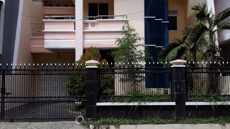 Rumah 2 Lt di komplek Villa Permata Gading