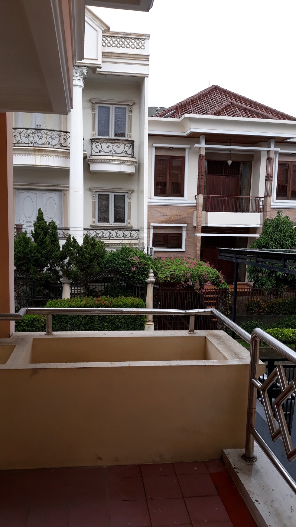 Rumah 2 Lt di komplek Villa Permata Gading