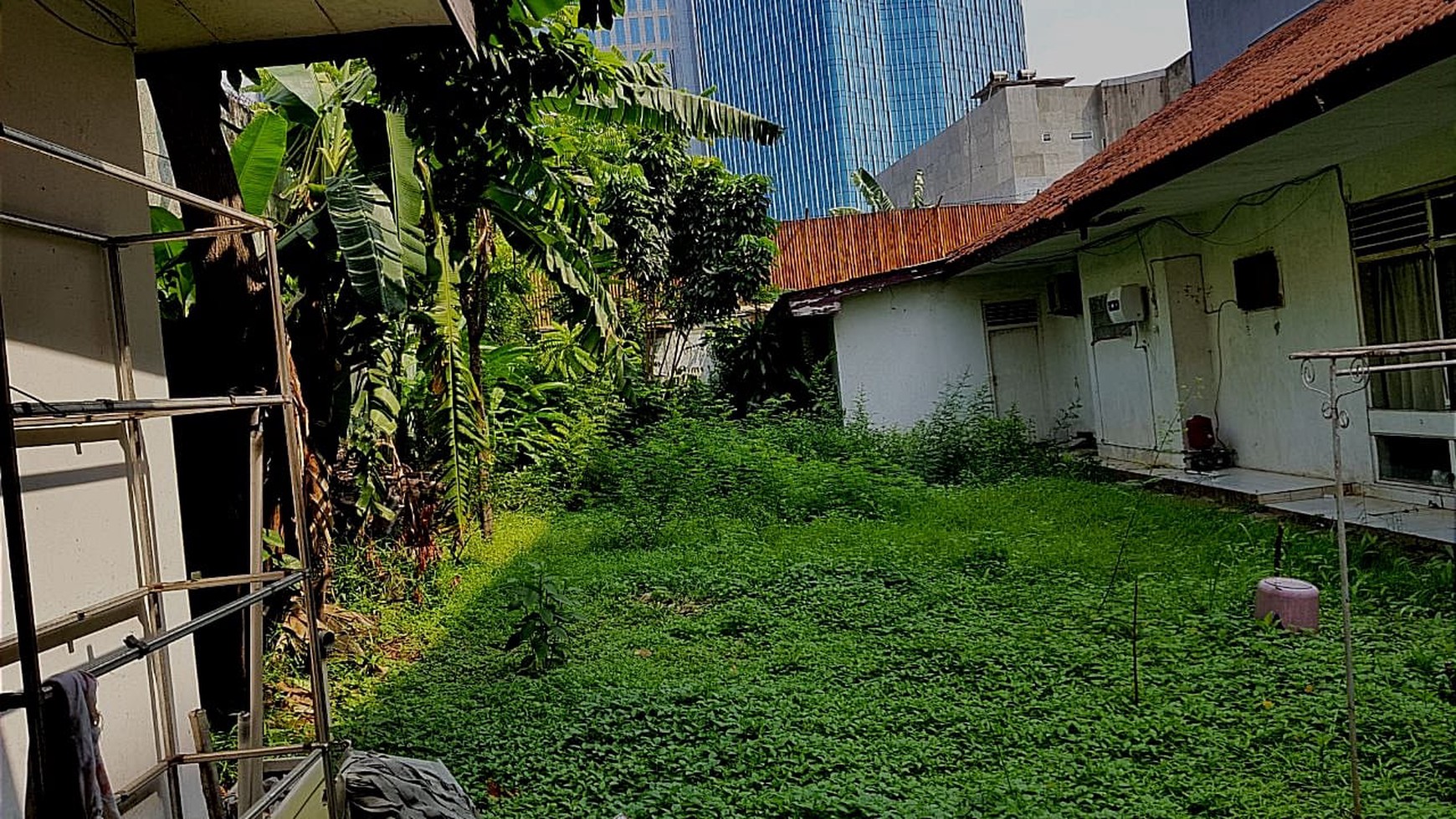 Rumah Tua Hitung Tanah ,bisa bangun gedung di Menteng Jakarta Pusat