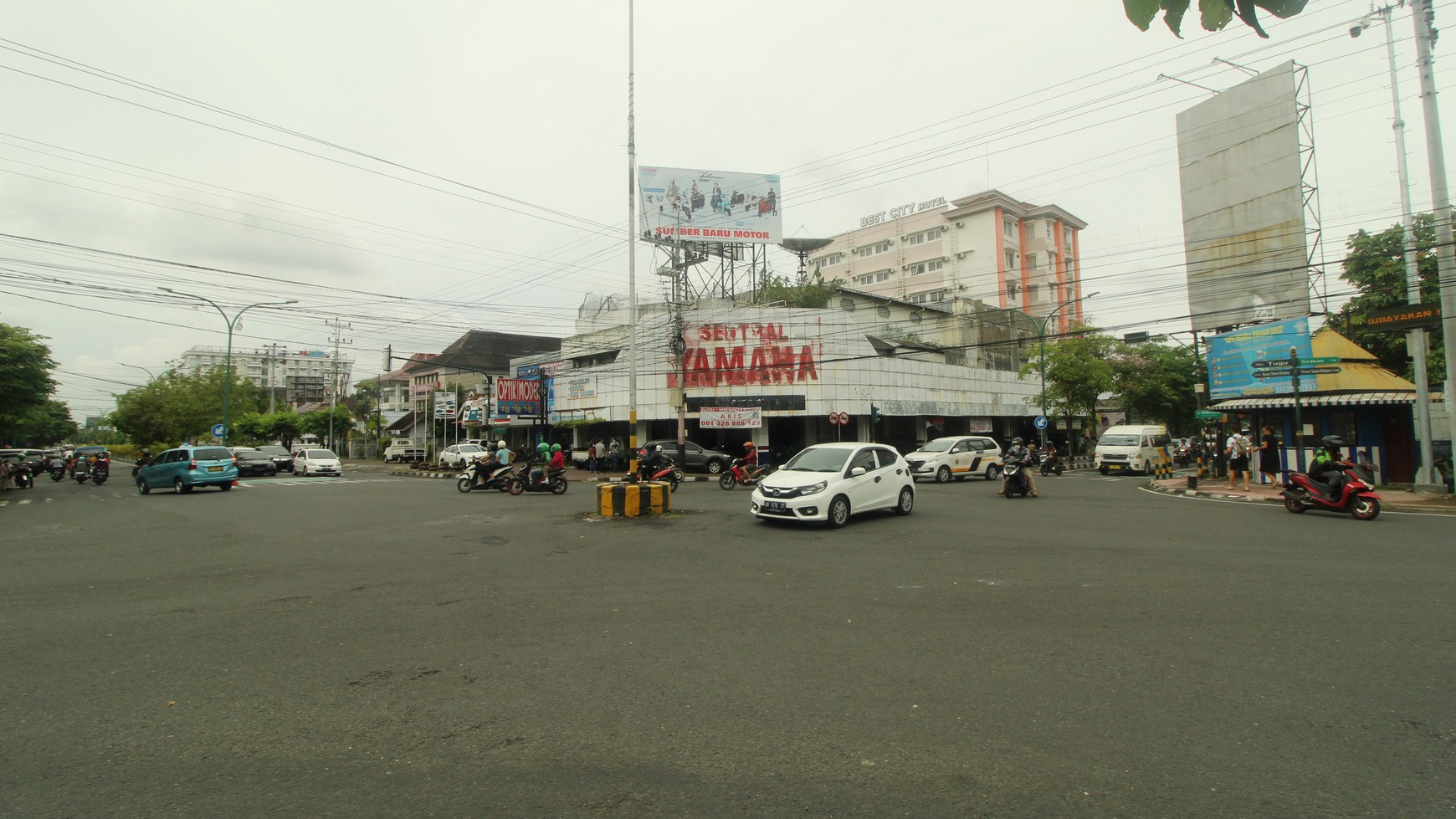 TANAH DAN BANGUNAN DI PUSAT BISNIS, JL DIPONEGORO, YOGYAKARTA