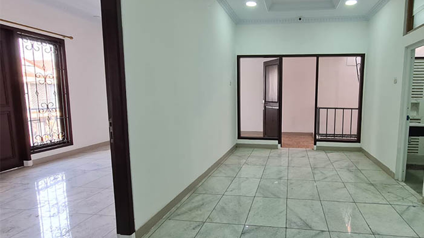 Rumah baru renovasi, Janur Indah, Kelapa Gading Luas 11x20m2