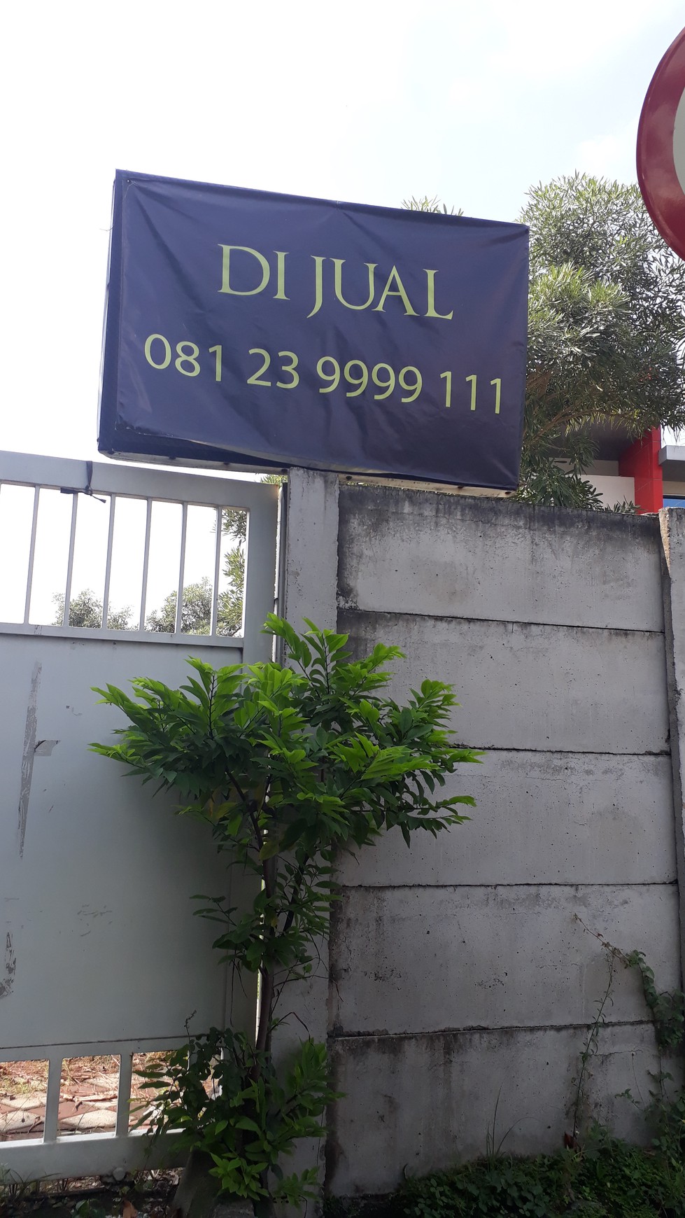 416. Dijual Tanah + Bangunan ex kantor di Jl Raya Wiyung Surabaya Barat