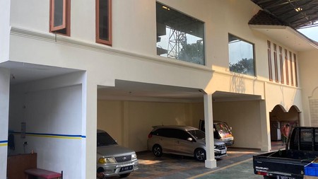 Rumah Luas Harga Bagus di Mampang Prapatan Jakarta Selatan