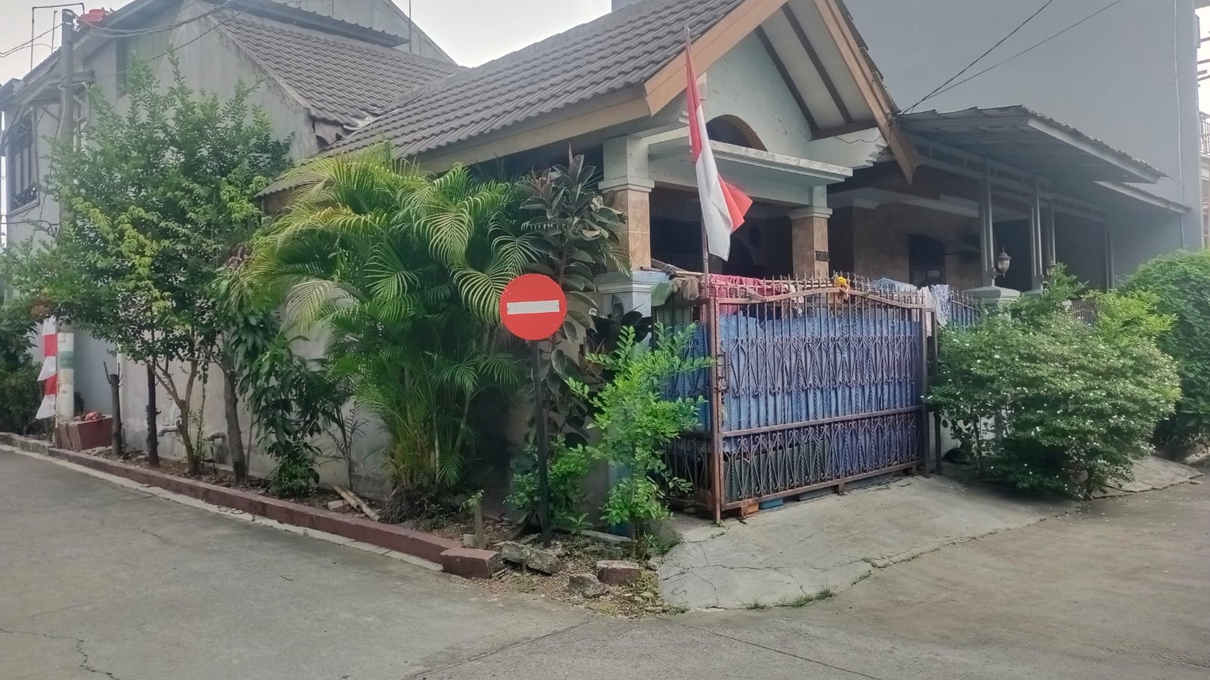 Rumah Siap Huni  Lokasi di hoek, harga  bersahabat