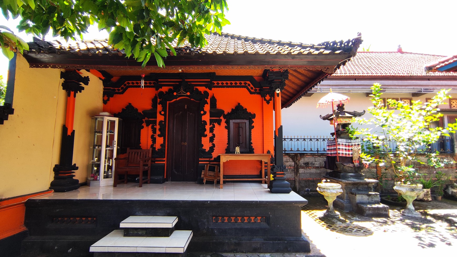 POTENTIAL BALINESE STYLE HOUSE IN A QUIET AREA