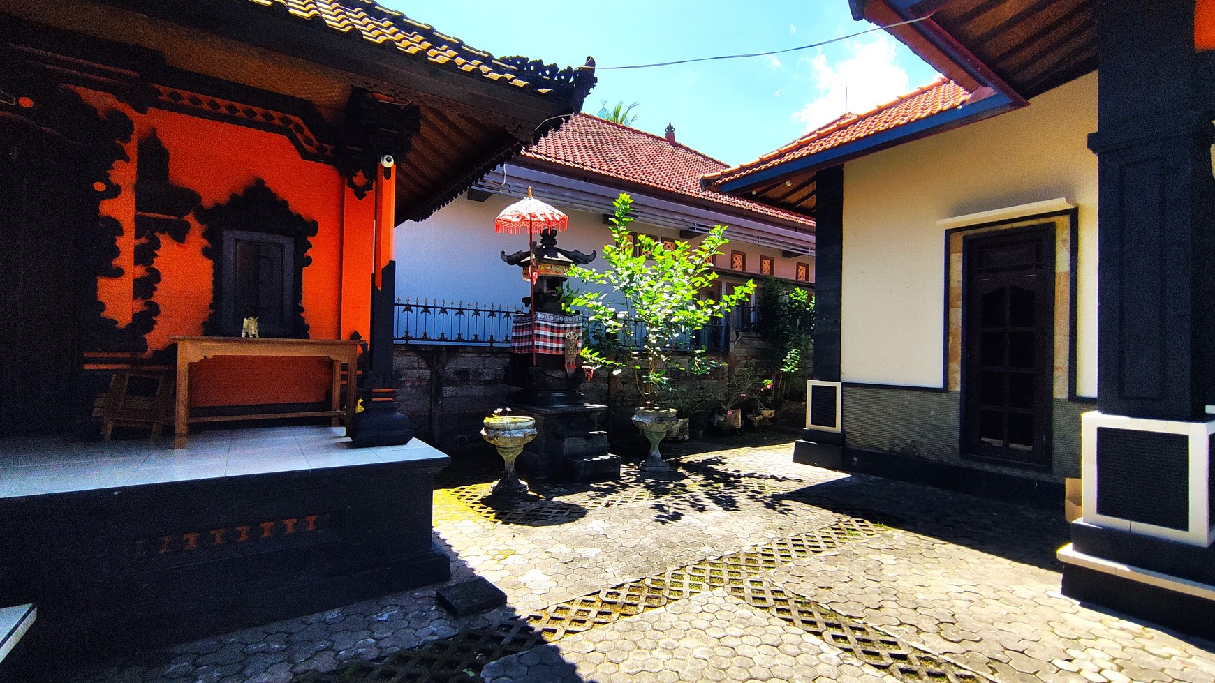 POTENTIAL BALINESE STYLE HOUSE IN A QUIET AREA