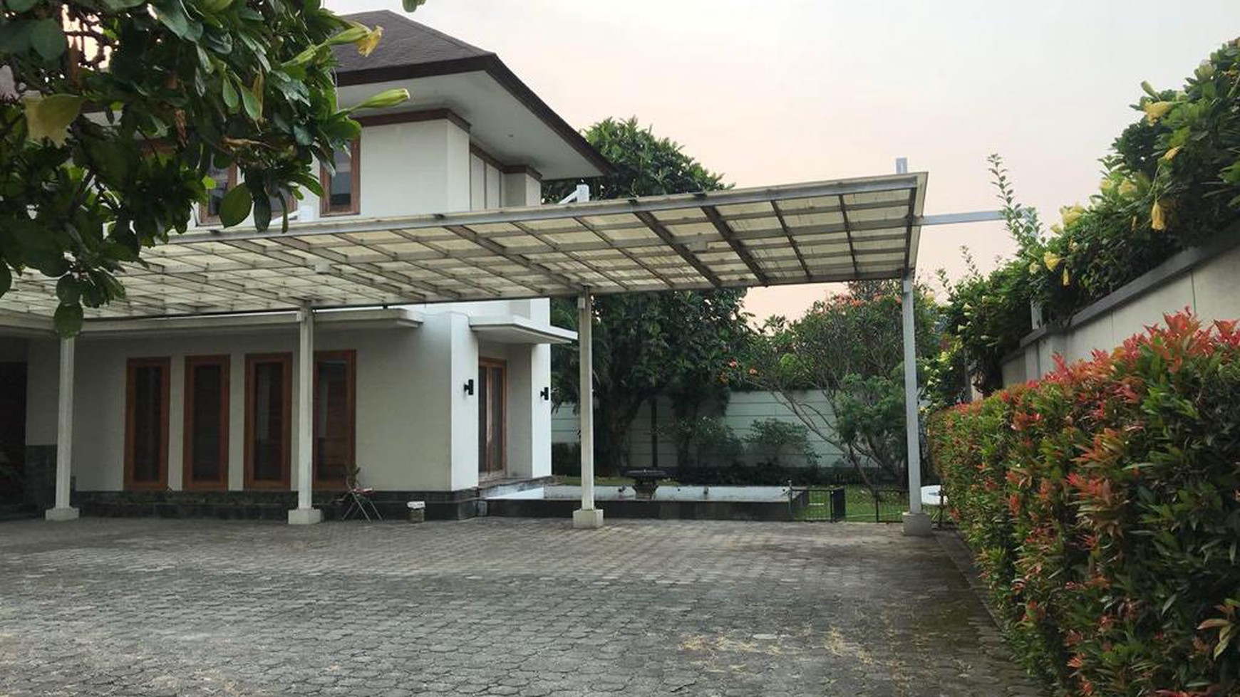 Di Jual Rumah di Jalan Muhasyim IV tenang dan asri di Cilandak, Jakarta Selatan