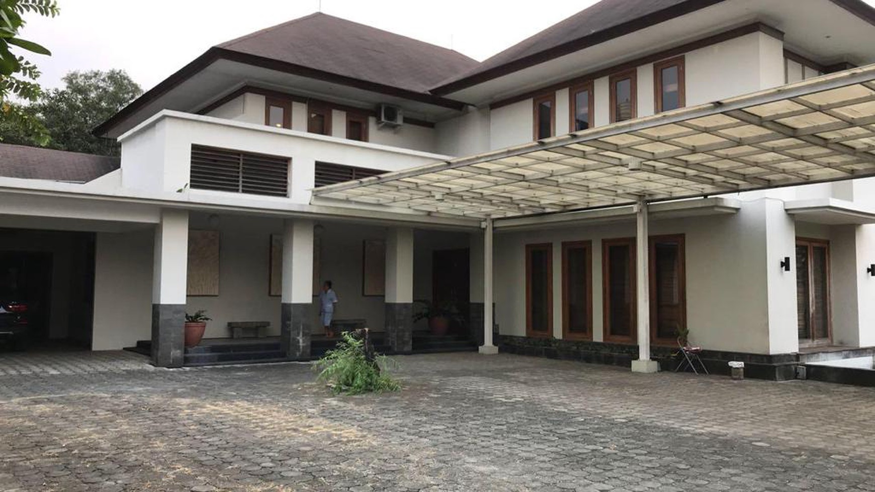 Di Jual Rumah di Jalan Muhasyim IV tenang dan asri di Cilandak, Jakarta Selatan