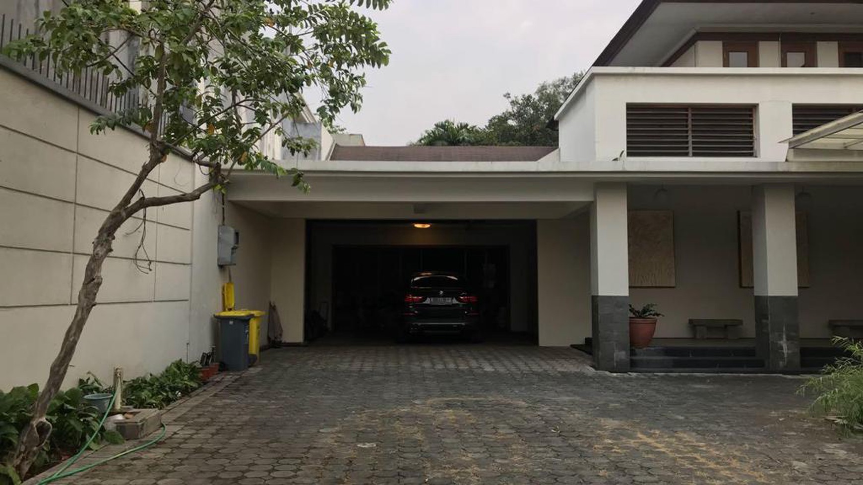 Di Jual Rumah di Jalan Muhasyim IV tenang dan asri di Cilandak, Jakarta Selatan