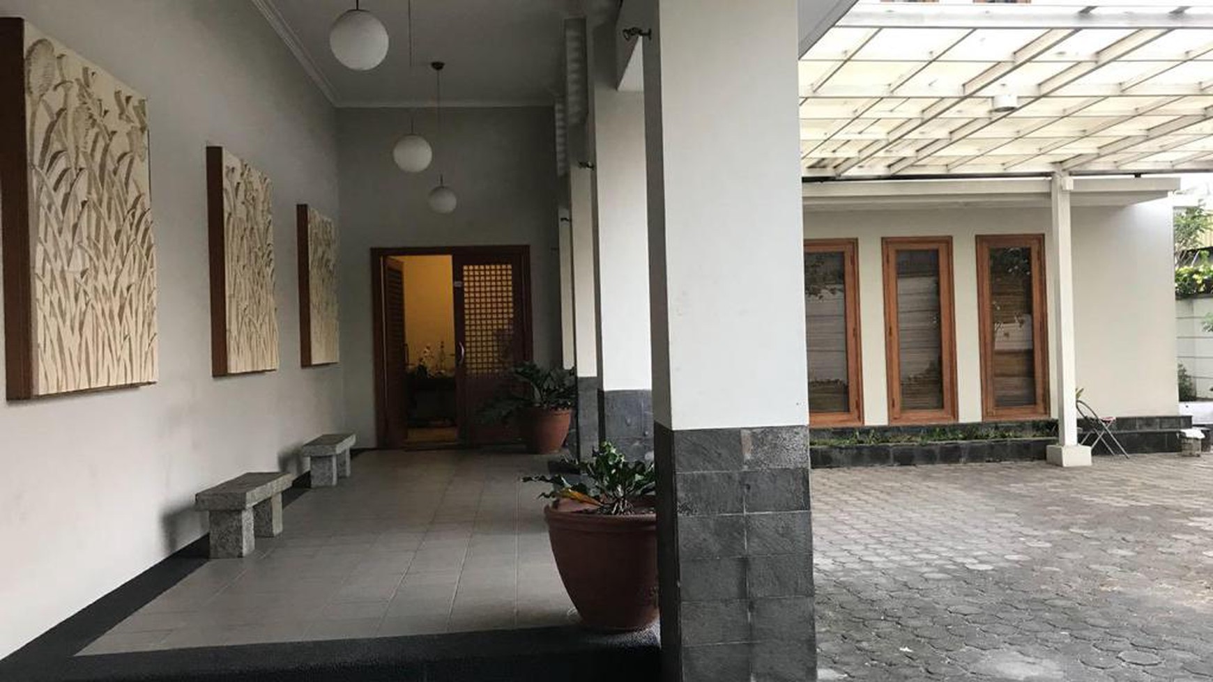 Di Jual Rumah di Jalan Muhasyim IV tenang dan asri di Cilandak, Jakarta Selatan