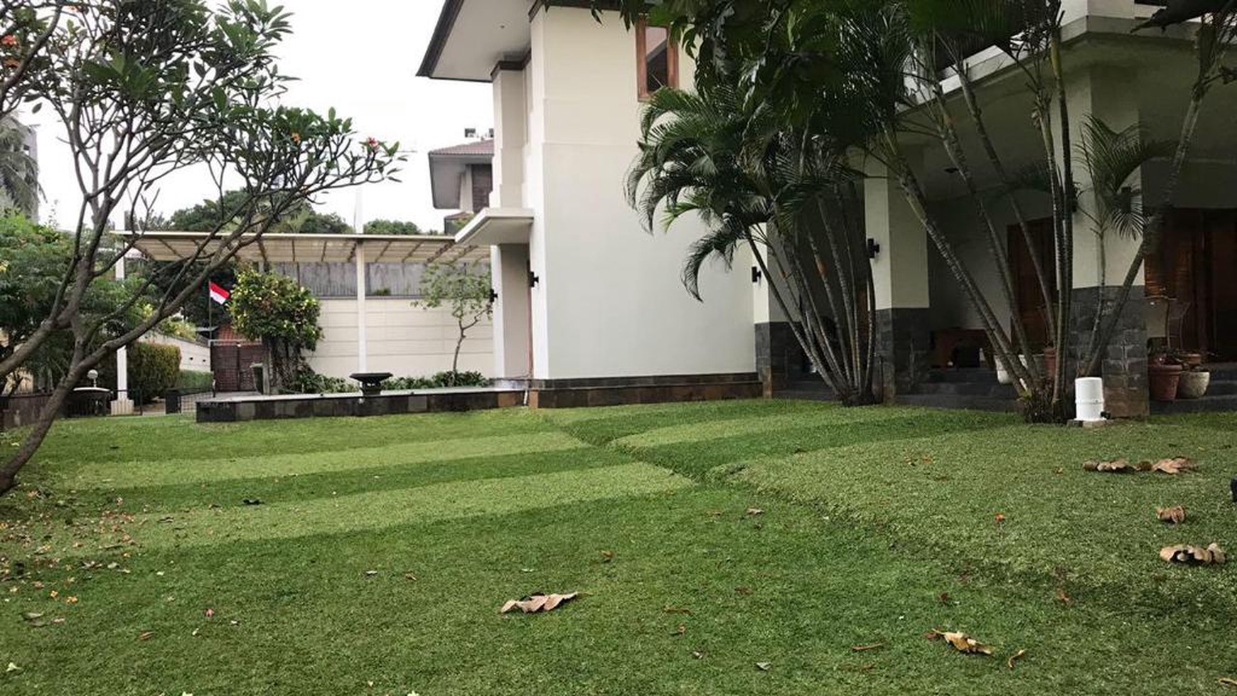 Di Jual Rumah di Jalan Muhasyim IV tenang dan asri di Cilandak, Jakarta Selatan