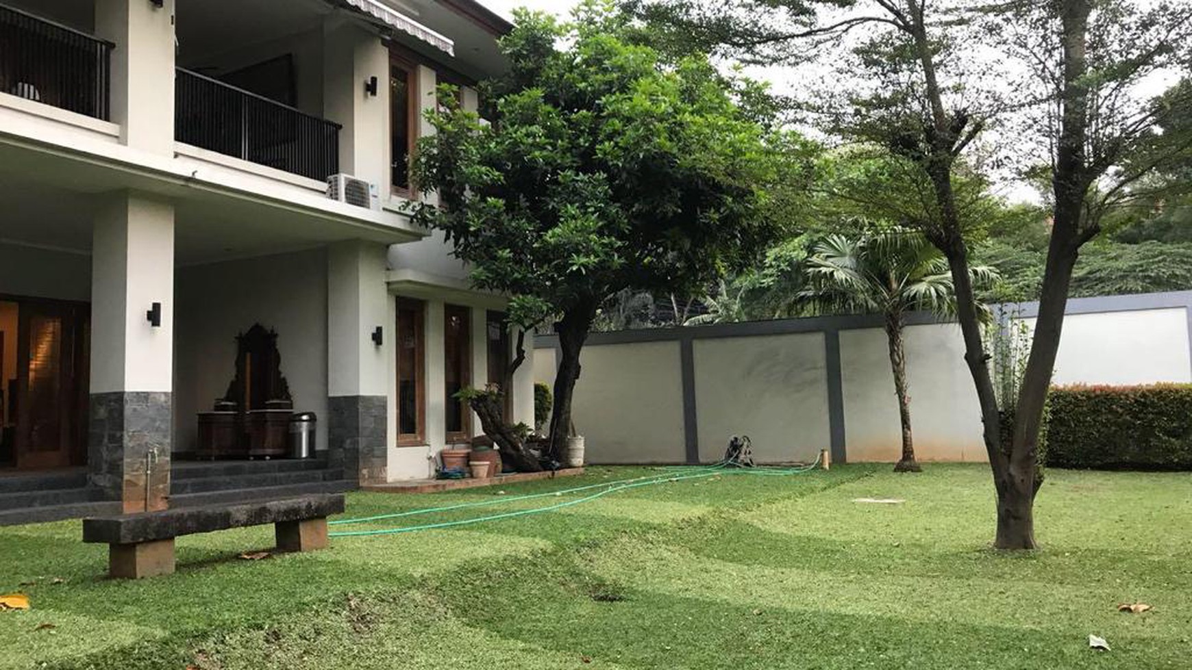 Di Jual Rumah di Jalan Muhasyim IV tenang dan asri di Cilandak, Jakarta Selatan