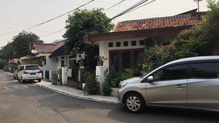 Rumah Hoek Pinggir jalan, strategis di Jl Pengairan Bendungan Hillir, Jakarta Pusat.