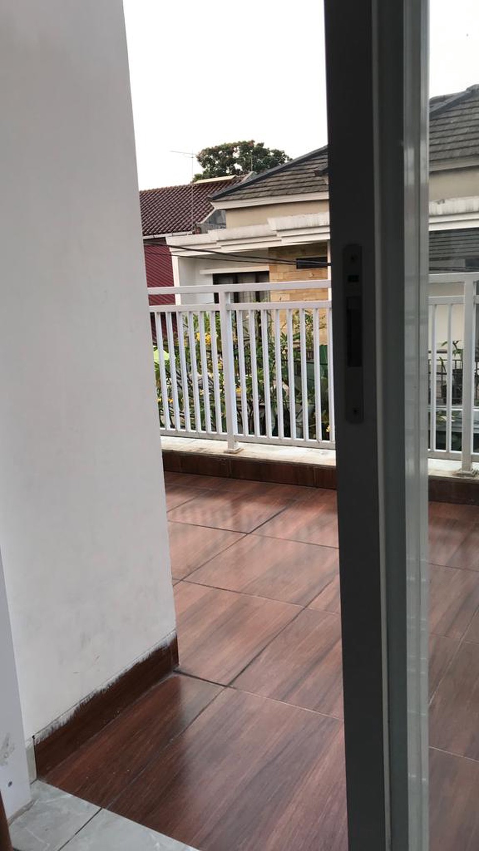 Rumah 2 lantai, bagus siap huni Bintaro Sektor 9.