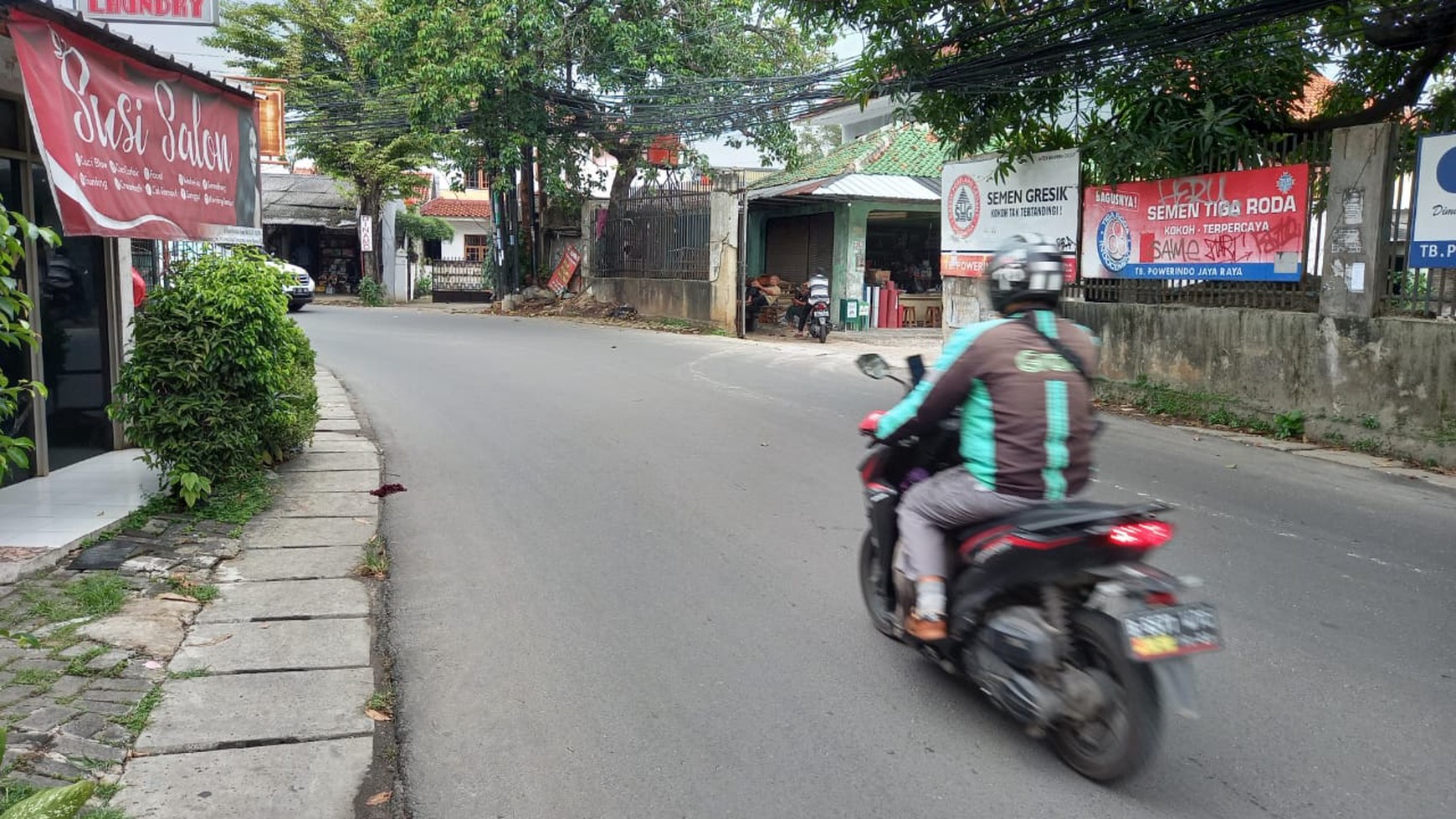 Ruko lokasi strategis di pinggir jalan raya, di Pondok Aren