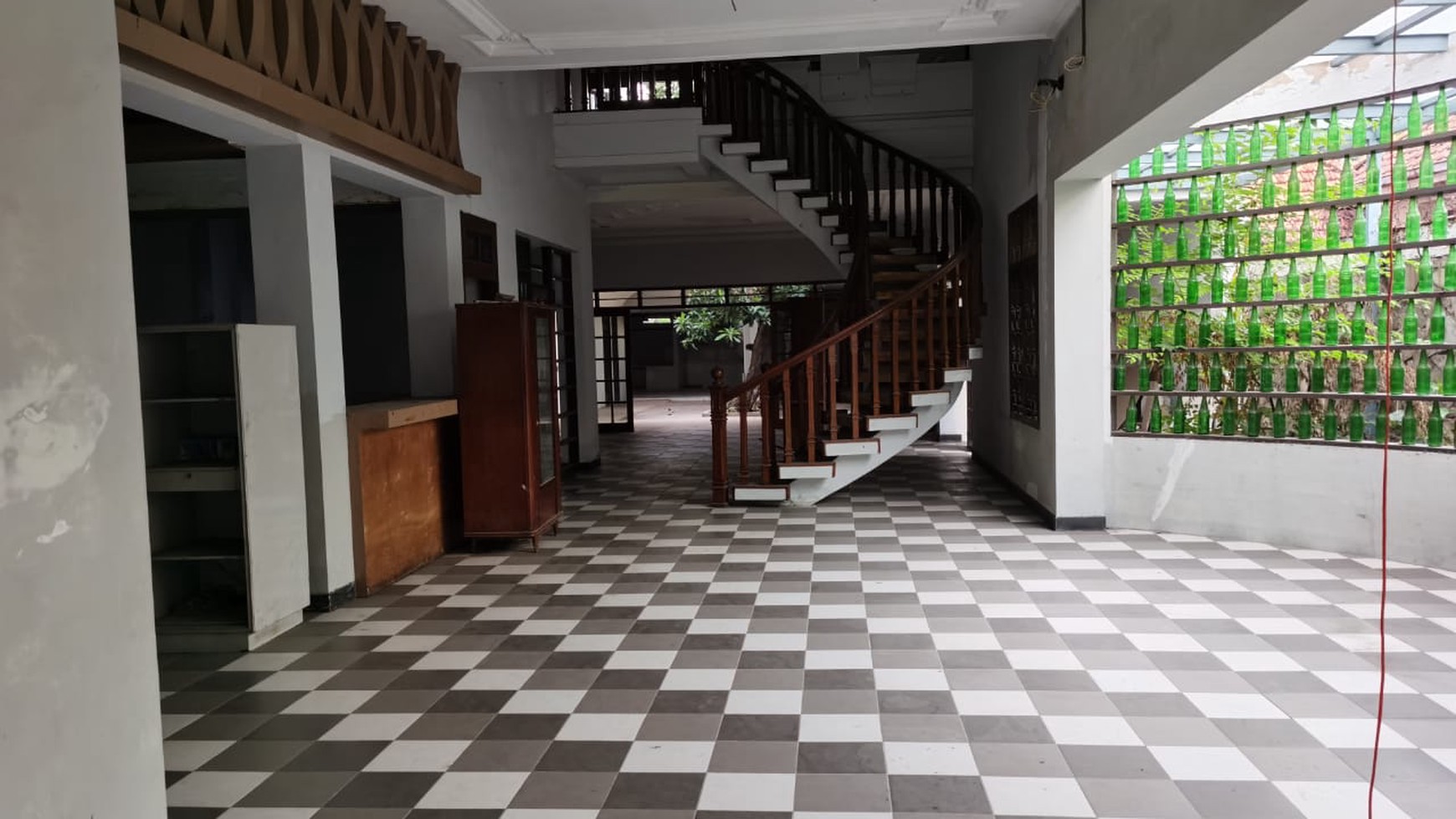 Dijual Rumah Surabaya Pusat - Jl. Tidar - Luas 730 m2 + Parkir Luas +/- 12 mobil - MURAH Rp.21jt-an/m2 Nego Cocok buat Segala Usaha Komersial area