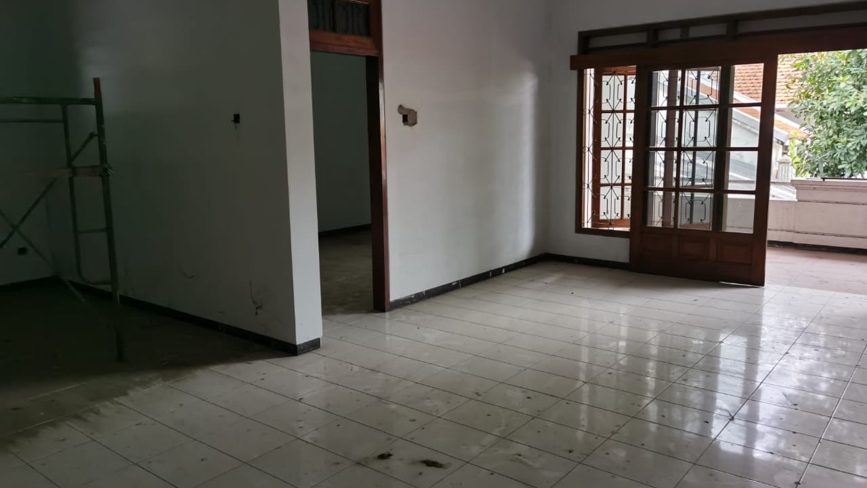 Dijual Rumah Surabaya Pusat - Jl. Tidar - Luas 730 m2 + Parkir Luas +/- 12 mobil - MURAH Rp.21jt-an/m2 Nego Cocok buat Segala Usaha Komersial area