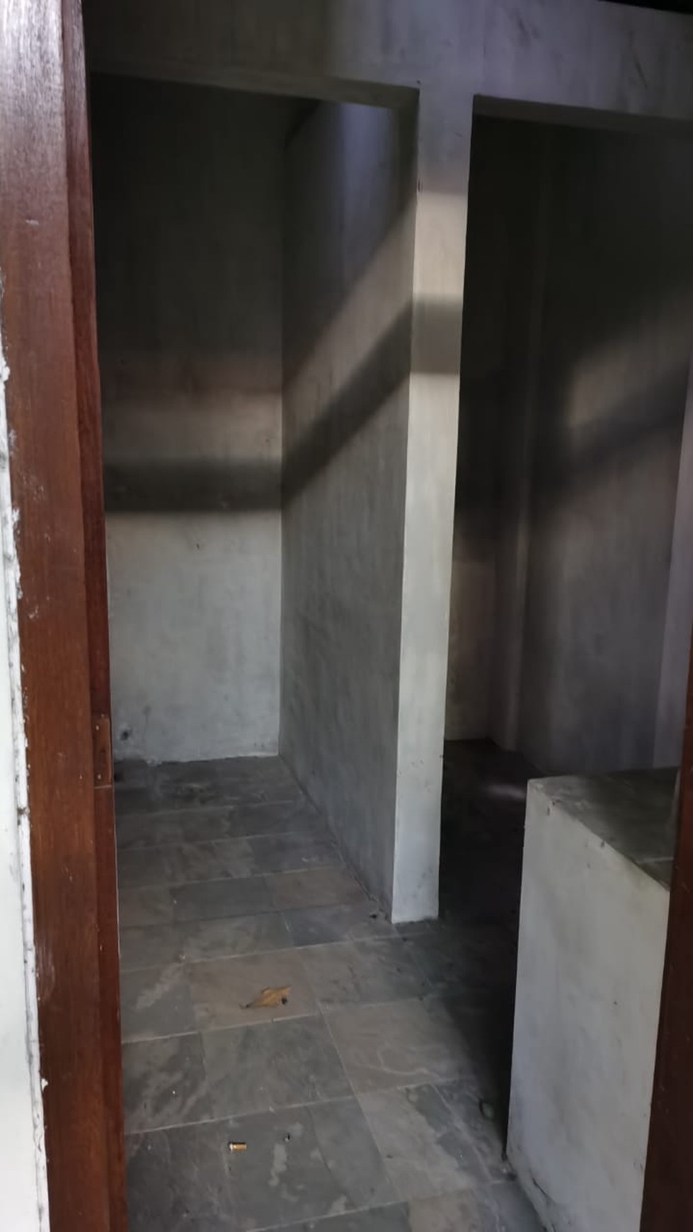 Dijual Rumah Surabaya Pusat - Jl. Tidar - Luas 730 m2 + Parkir Luas +/- 12 mobil - MURAH Rp.21jt-an/m2 Nego Cocok buat Segala Usaha Komersial area