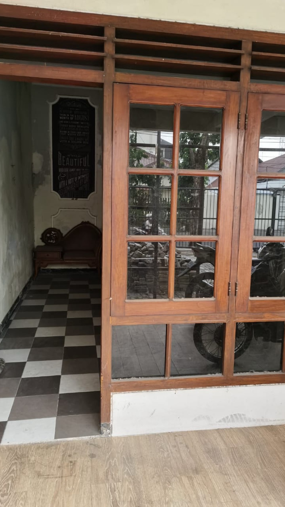 Dijual Rumah Surabaya Pusat - Jl. Tidar - Luas 730 m2 + Parkir Luas +/- 12 mobil - MURAH Rp.21jt-an/m2 Nego Cocok buat Segala Usaha Komersial area