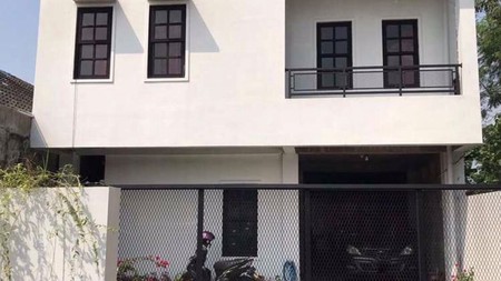 Rumah Klasik Bonus Tempat Usaha di Depok Sleman 