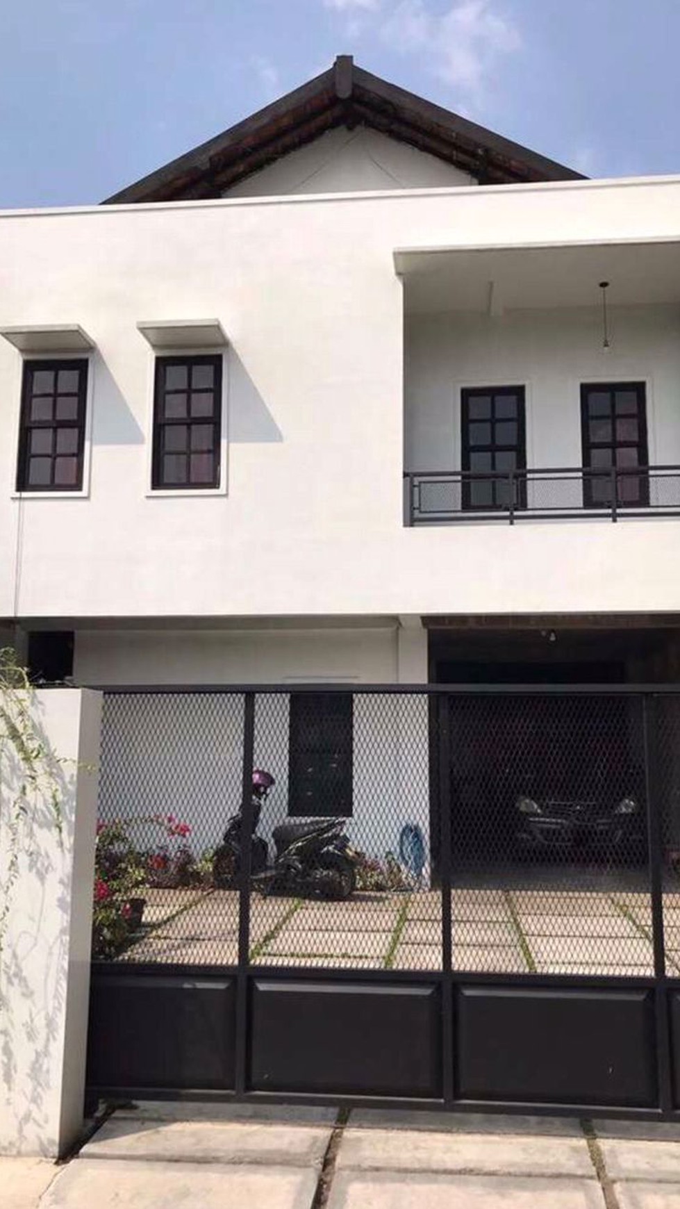 Rumah Klasik Bonus Tempat Usaha di Depok Sleman 