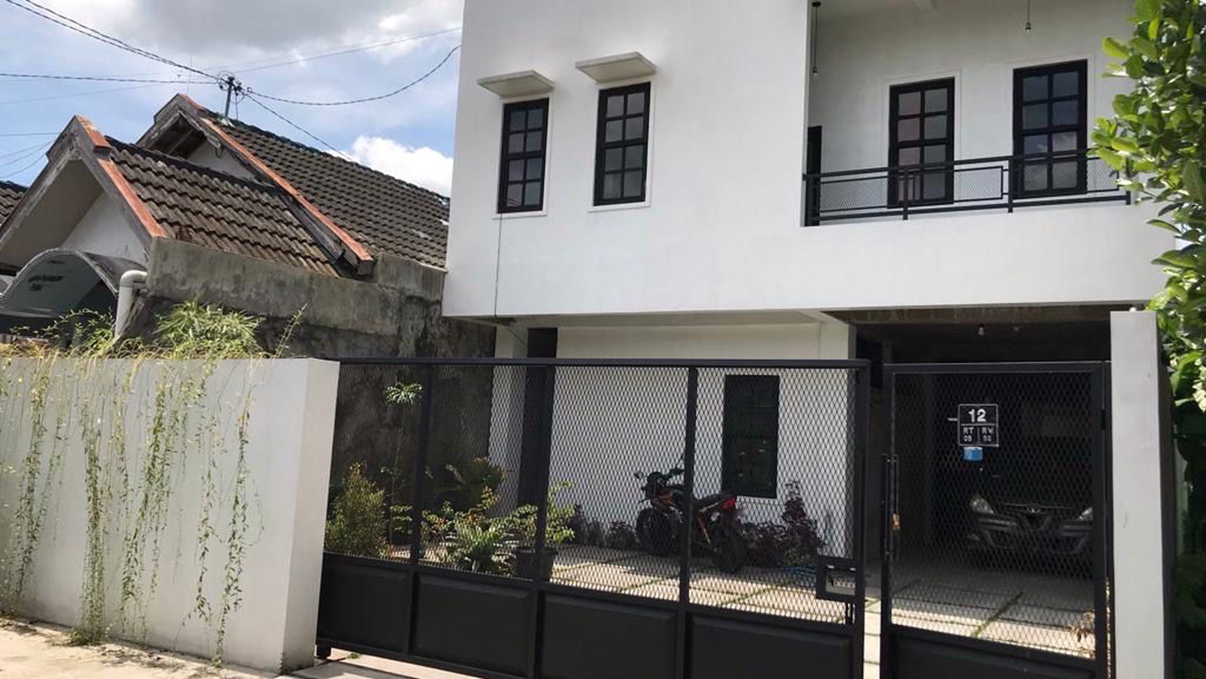 Rumah Klasik Bonus Tempat Usaha di Depok Sleman 