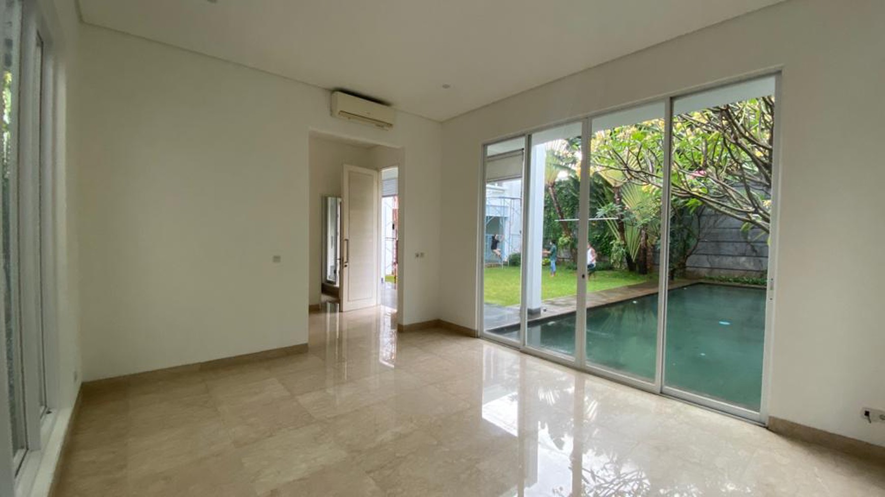 Rumah 2 Lantai Modern Tropical di Cipete, Jakarta Selatan