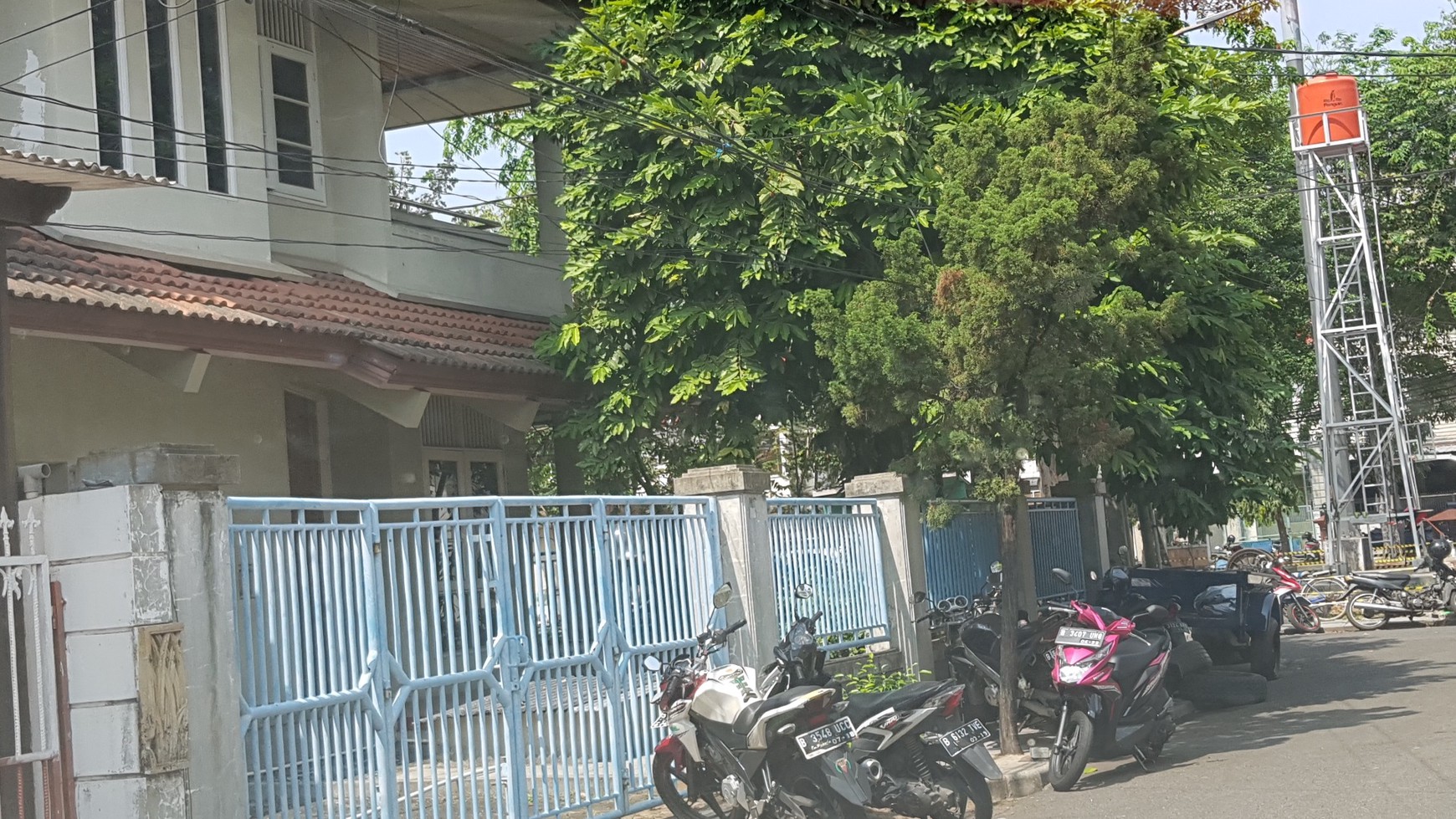 Rumah hoek Gading Kirana Timur depan Taman Kelapa Gading Bebas Banjir Jakarta Utara