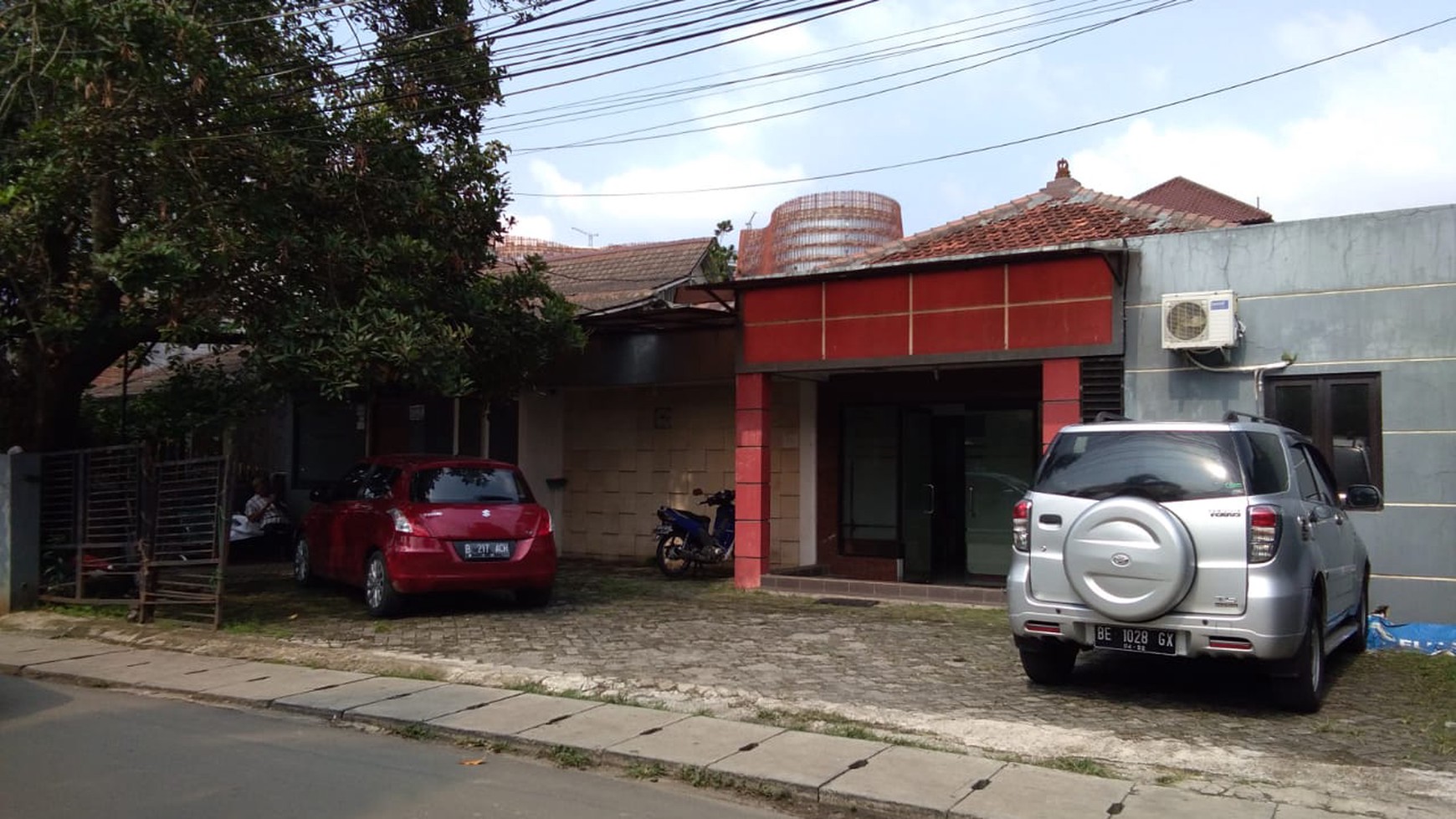 Rumah / tempat usaha 500m dari TB. Simatupang