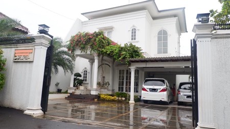 Rumah Bergaya Classic Modern