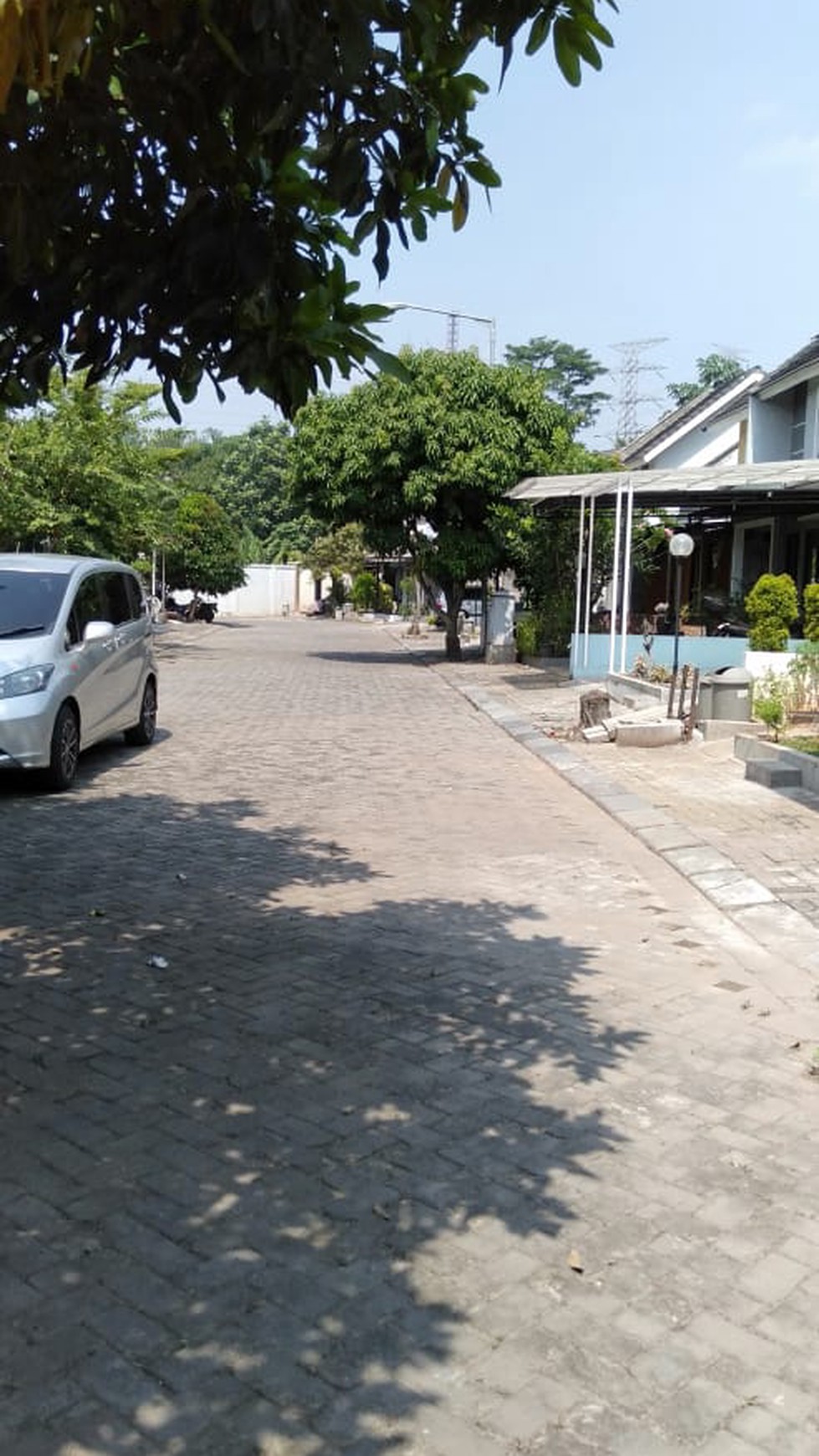 Rumah mungil Siap Huni , lokasi strategis, dalam cluster di Ciputat.