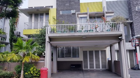 Townhouse Mewah & Murah di Kebayoran Height Bintaro Sektor 9 Kawasan Rapi Asri dg Security Gate