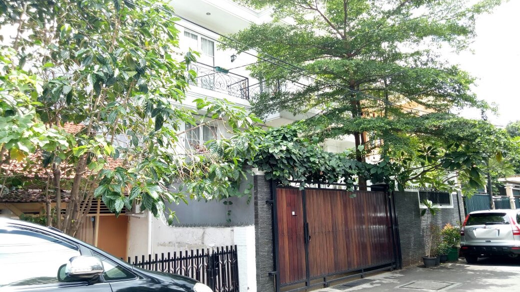 Rumah mewah dan siap huni di Kemanggisan Jakarta Barat