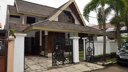 Rumah siap huni dan bagus , harga Murah, Lokasi strategis di Bintaro Jaya Sektor 2