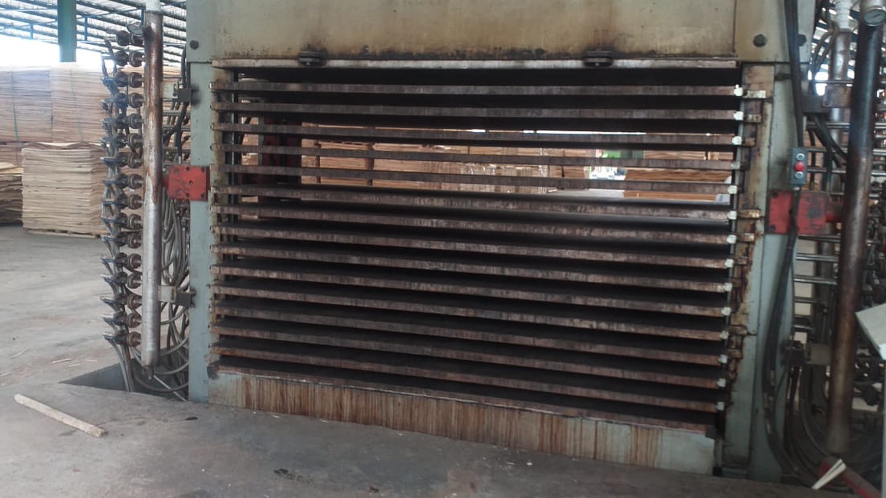 1489. Dijual Ex Pabrik Plywood, Glenmore, Banyuwangi