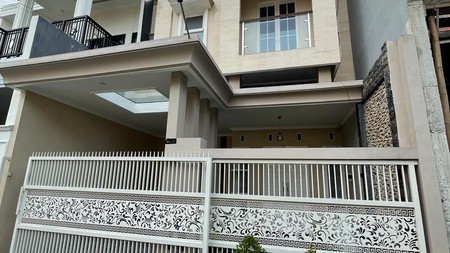 1507. Dijual Rumah Simpang Kalpataru , Malang