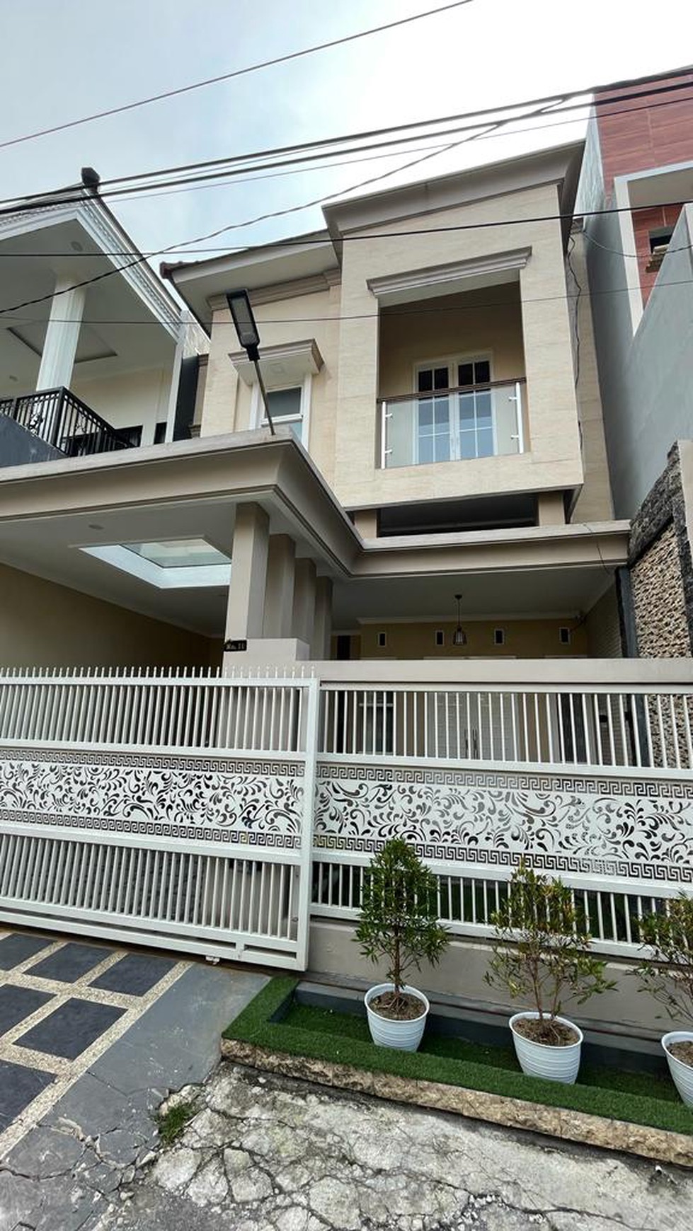 1507. Dijual Rumah Simpang Kalpataru , Malang