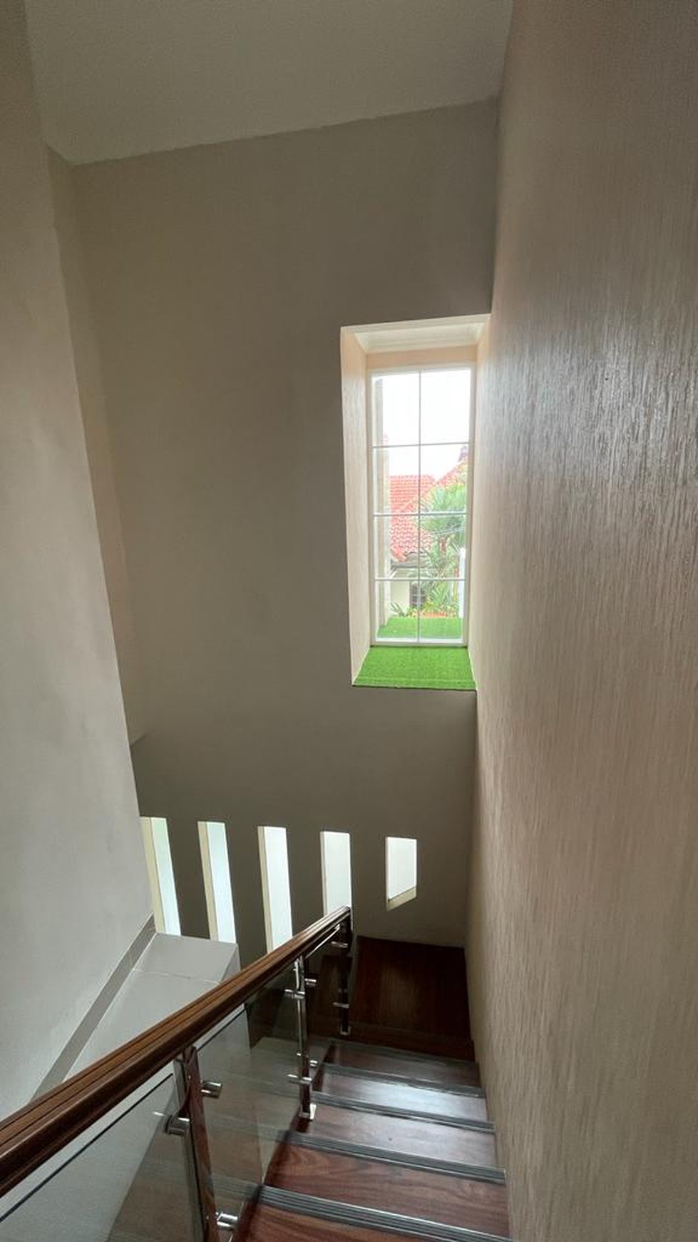 1507. Dijual Rumah Simpang Kalpataru , Malang