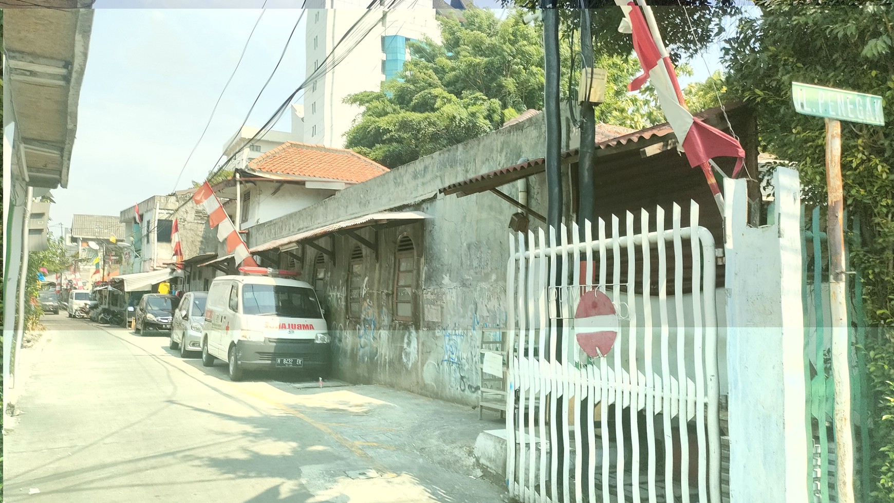 Rumah  di Matraman Raya dan Jl  Pramuka, luas :1.200 m2, harga di bawah NJOP,  MURAH, 10 menit ke By pass