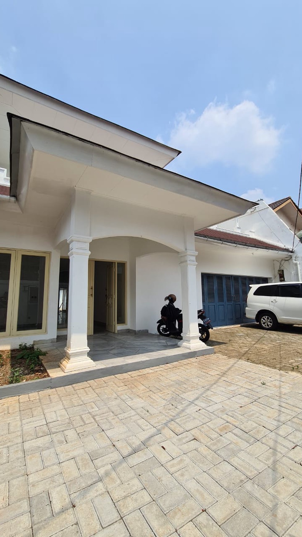 This big house is located at ampera area, jakarta selatan